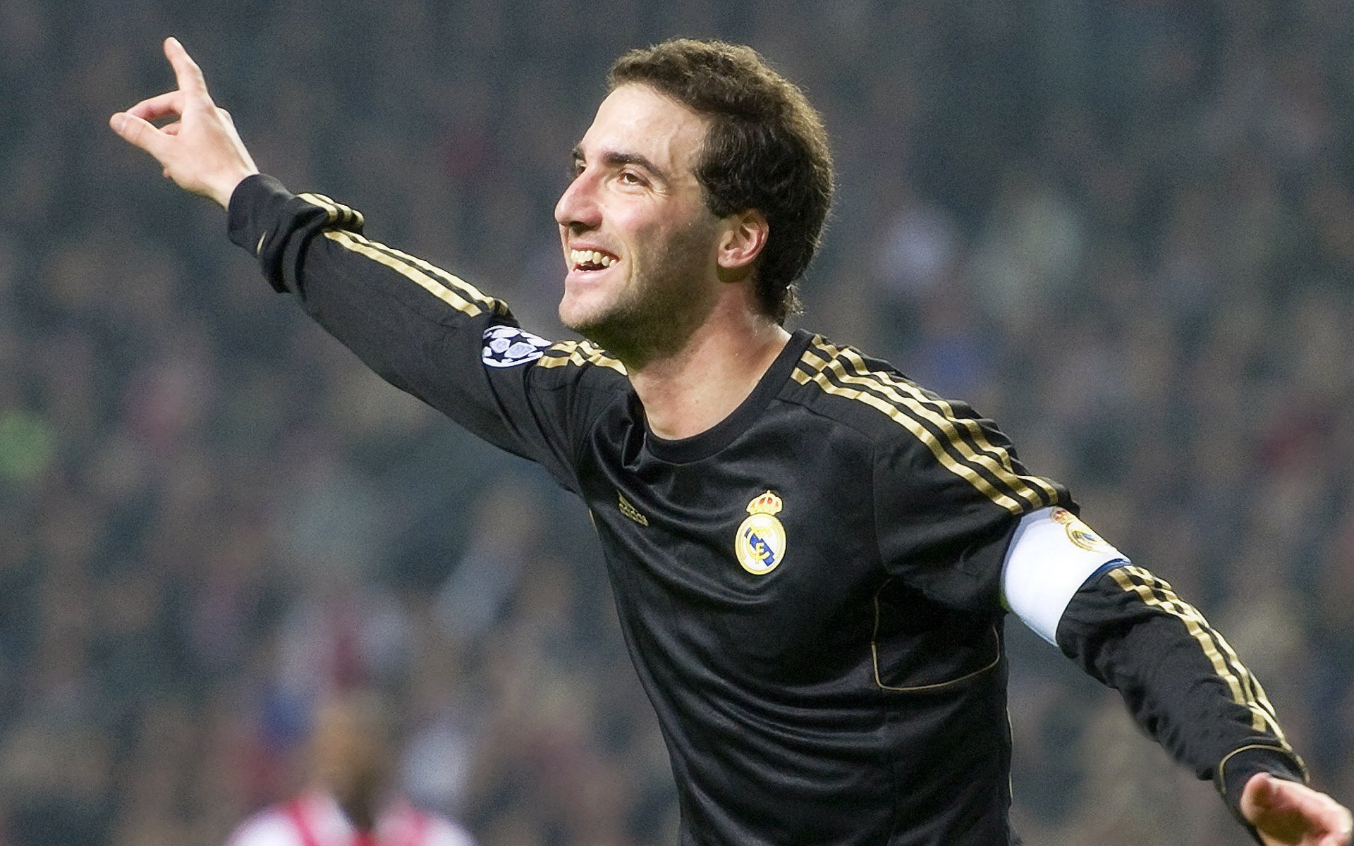 《2025年电竞直播市场,广告收入持续高增长》,电竞直播现状