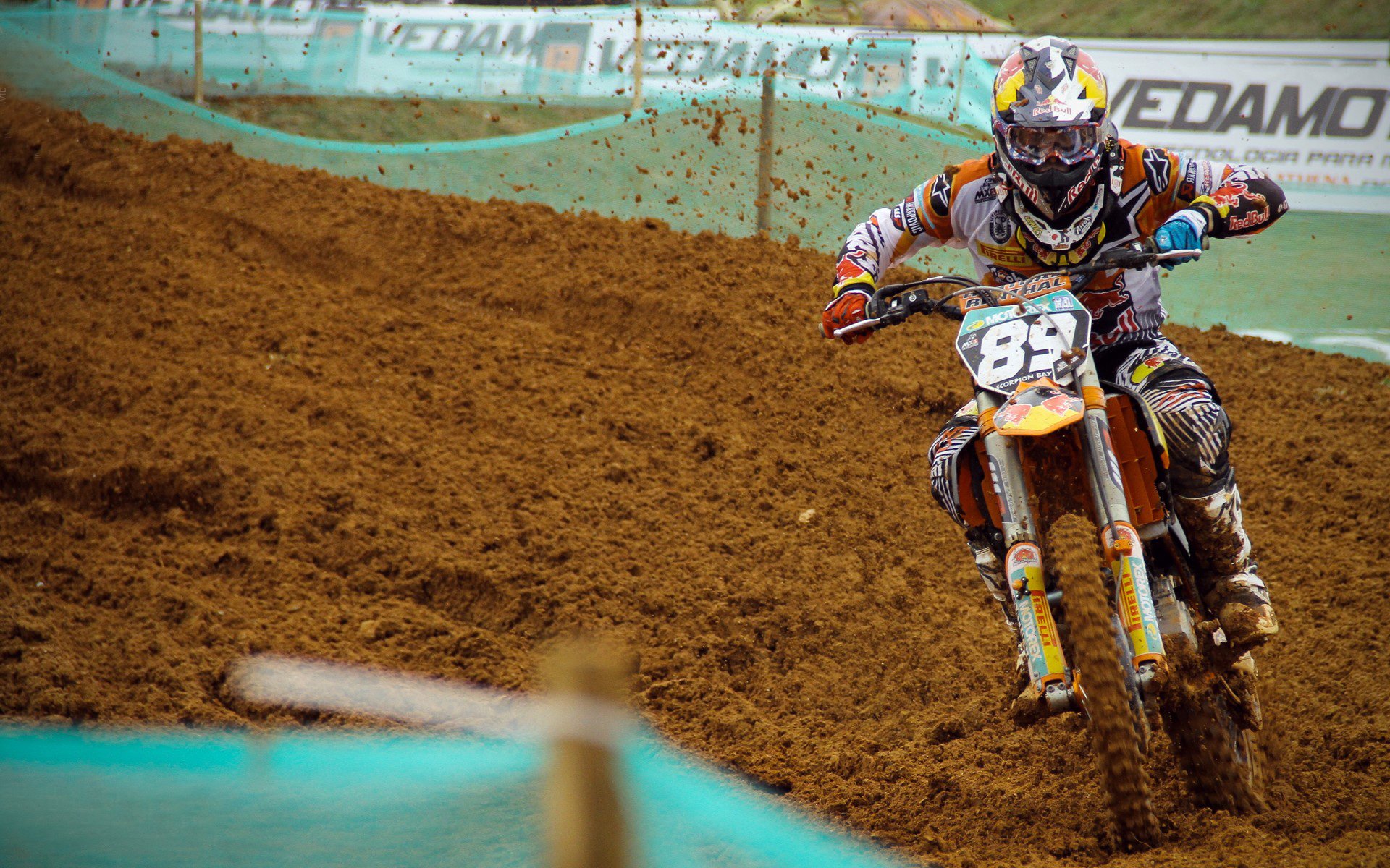 kaiyun电竞-法国马术队在巴黎奥运会上勇夺团体三项赛银牌，展现强大实力。